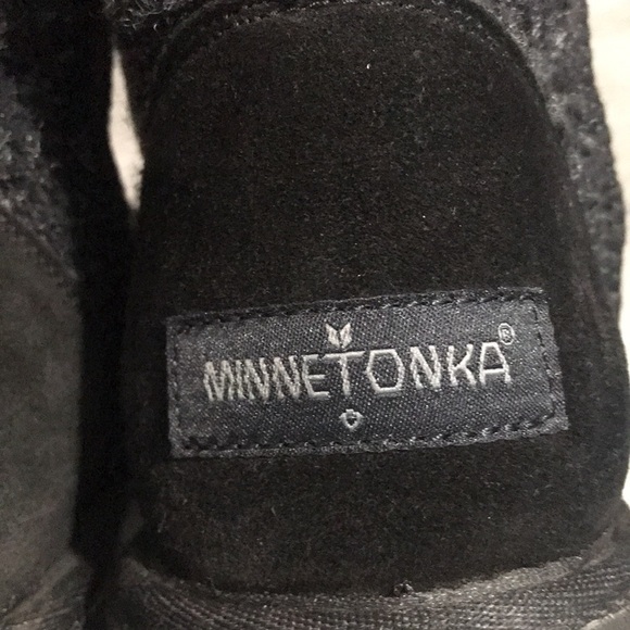 Minnetonka Black Suede and Sheepskin Fur Lined boots size 9 - Picture 7 of 11